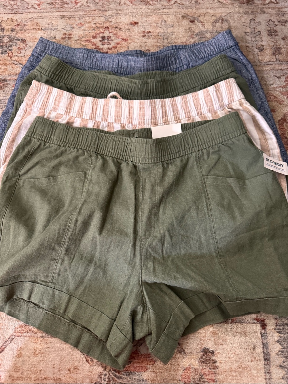 4 pairs of Old Navy Women's Shorts size large